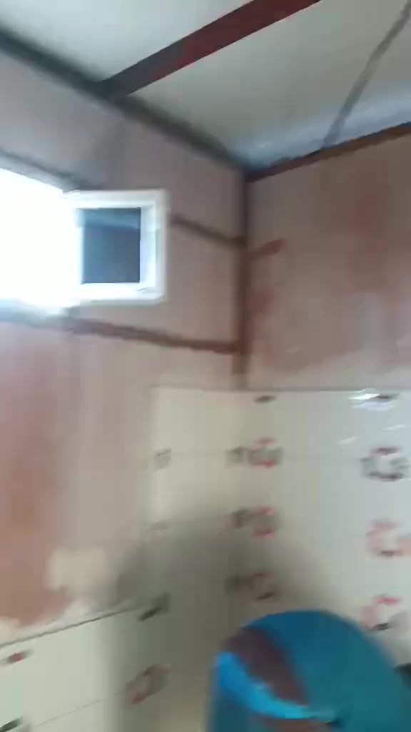 تطبيق جدران بلسيراميك على جدران سندويج بنل بعد وضع ماده مخشنه خاصه ابو احمد لاعمال البناء والكاشي والسيراميك***********
