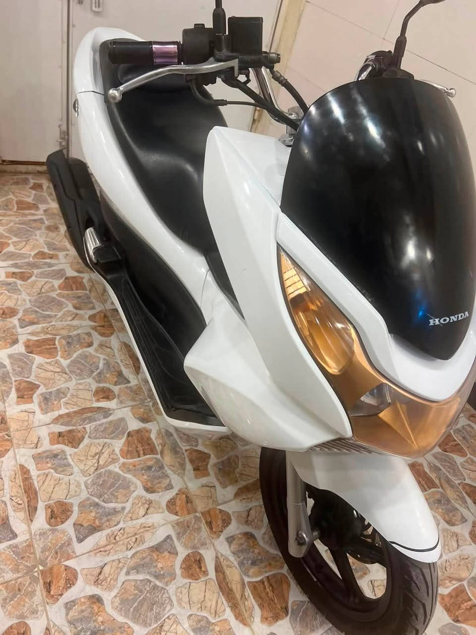 سلام عليكم PCXجيل اول 125دراجه مكفوله بس الكفر جديد كدامك والباقي مكفول نعومه شلعه معدل ماشيه 25كلها شغاله سعر 1400مليون واربعميه بيهه مجال بسيط مكاني مدينه الصدر رقم ***********
