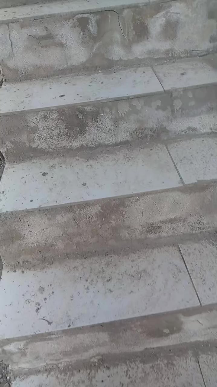 السلام عليكم ورحمة الله وبركاته
من رخصه الادمنيه 
بيت طابق ثاني يحتوي على ثلاث غرف وصاله كبيره وحمام زراعي مقابل الشيشان صيدلية زينه
واتساب ***********
واتمنى التوفيق للجميع
