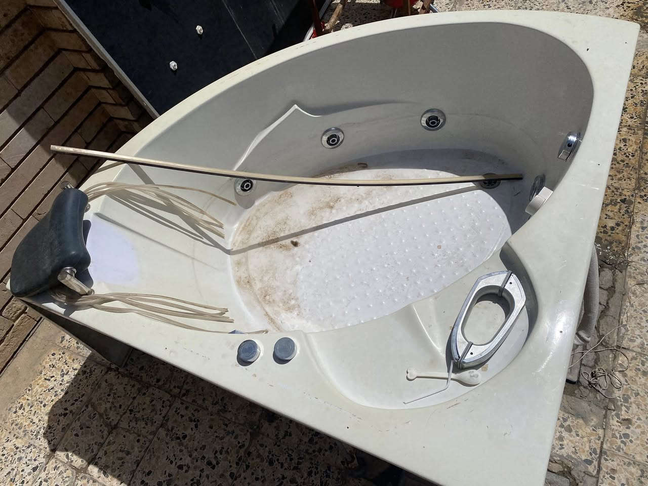 بانيو جاكوزي كابينه مثل بالصوره متكامل شاور وبخار وكلشي بي استعمال قليل بعده تقريب بنايلون بي بس جامه باب وحده نقص حاليا مفكوك مكان نجف حي الاشتراكي سعر ٣٠٠ وبي مجال


**إذا كنت صاحب هذا الإعلان وتريد حذفه لأي سبب، رجاءا أرسل رسالة إلى الدعم الفني**