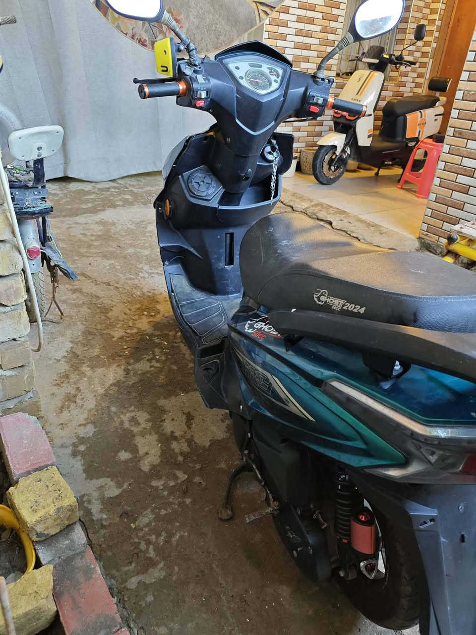 للبيع ب450 وبيها مجال نقصها بولبرينات وكفرات مكينتها ما مفتوحه عطلها فقط بولبرينات تاير لخلفي. 
مكاني/حي الصدر الاول قرب صيدليه البدويه 

للتواصل/***********
