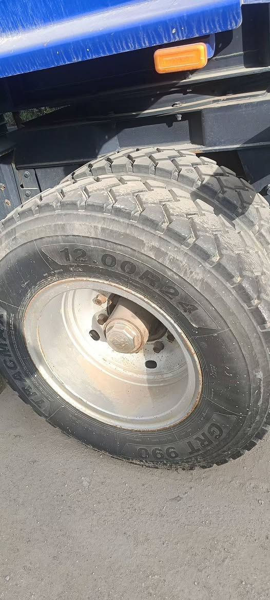 للبيع تخم تاير مع تخم ويل هنكاري جديد مكان الديوانيه قظاء الشاميه للاستفسار الرقم ***********
