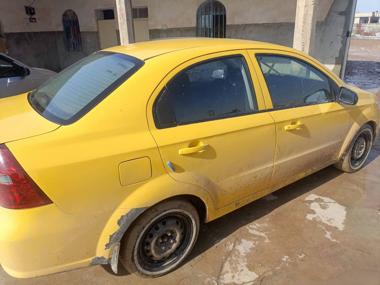 سلام عليكم افيو موديل 2009 رقم نينوى شرط تحويل غرامه وهيئه صفر كاربون بانزين بيها ضرر بس شبر عند قفل صندوق والباقي شرط ***********
