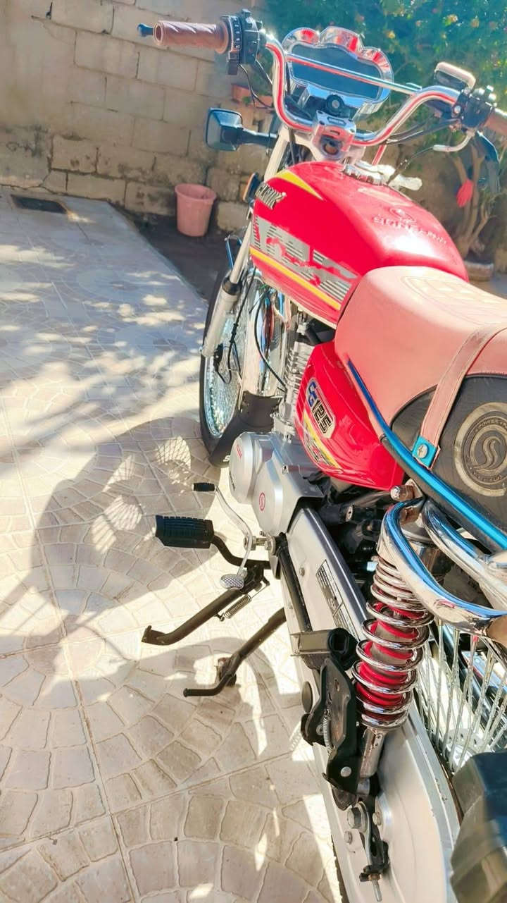 سلام عليكم دراجه تايكر موديل 25 اوراق اصوليه  دراجه جديده  مكاني حله جسر الثوره السعر 800 للاتصال ***********
