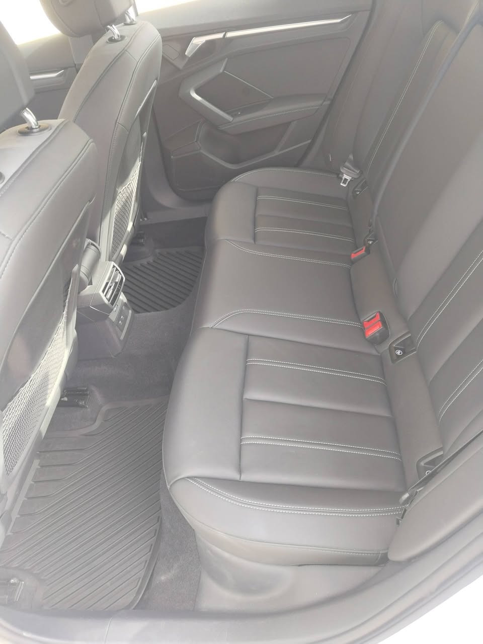 Audi A3 2024 premium
بدون صبغ او تبديل فقط بارد نهايه جاملغ خلفي
فول السياره 
 نظيفه على وضع شركة
ماشيه10.000مكان بغداد
بدون رقم فحص مؤقت باسمي
***********
***********
موجود واتساب ماسنجر
