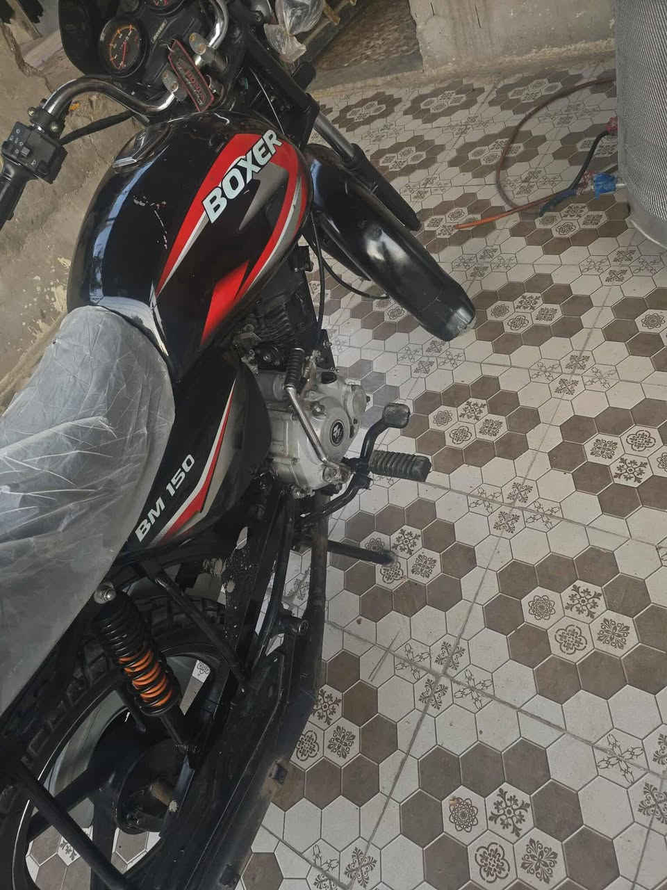 سلام عليكم
دراجه بوكسر اوراق استنساخ معه مكاتبه رسميه 2023
مجفته الدراجه فول شلعه كامله من كهربائيات او مكينه صافيه السعر 750 الف بيه مجال بصيط 
***********
***********
