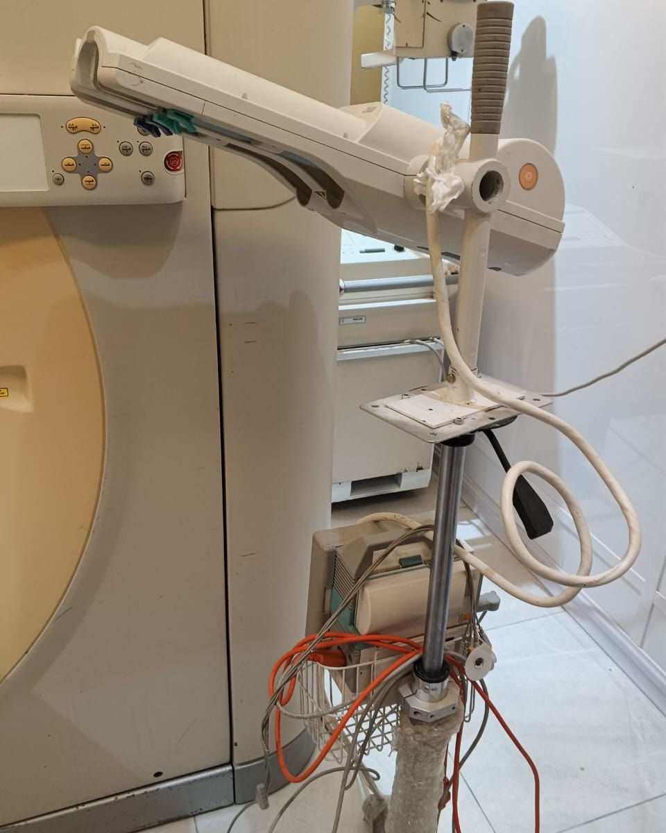 تم بحمد الله تعالى إنجاز أعمال الصيانة الشاملة بنجاح لكلٍّ من جهاز إنجكتر ضخ الصبغة وجهاز الأشعة Philips في مجمع الطبيب رائد حليم السعد – النجف الأشرف.
حيث كان جهاز الأشعة متوقفًا بالكامل عن التصوير، وتمت معالجة العطل بشكل كامل من خلال التشخيص الدقيق، صيانة الأجزاء المتأثرة، إعادة الضبط والمعايرة، وإجراء الاختبارات اللازمة حتى عاد الجهاز للعمل بكفاءة عالية وبجودة تصوير ممتازة، وفق المعايير الفنية المعتمدة.
كما تم فحص وصيانة جهاز إنجكتر ضخ الصبغة والتأكد من سلامة الأداء والدقة في الضخ لضمان أمان المرضى أثناء الفحوصات.
نشكر إدارة مجمع الطبيب رائد حليم السعد على ثقتهم، ونسعد دائمًا بتقديم خدمات الصيانة والدعم الفني للأجهزة الطبية بأعلى مستوى من الاحترافية والجودة، سائلين الله دوام التوفيق والنجاح للجميع.

📞 لمزيد من المعلومات أو طلب خدمات الصيانة:
📱 الاتصال على: ***********
💬 واتساب: ***********
📲 تلگرام: @Nab3_Al_Ebda3
شركة نبع الإبداع لتجارة الأجهزة والمستلزمات الطبية – النجف الأشرف
