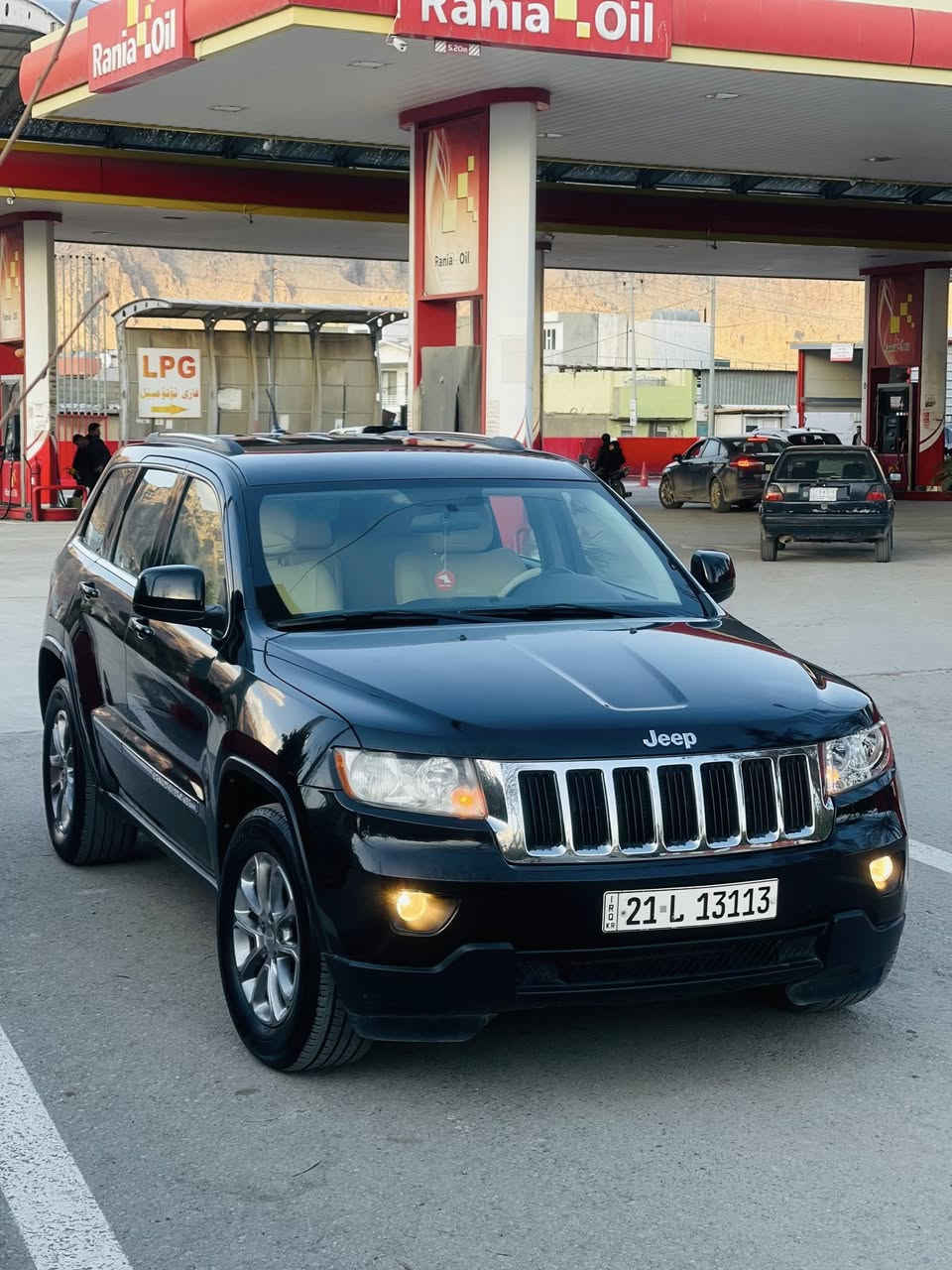 جێب لاریدۆ ٢٠١٣ - زۆر پاک و بێ کێشە
یەک پەلەی بچوک بۆیاخە شوێن بۆیاخەکەم داناوە 
دەعامی بۆ دەعامی بەشەرت دەعمیشی بۆیاخی نییە 
بێ دەعم و لێدراو بێ تەحدیل و سارد 
 گێر و مەکینەی بەشەرت 
دەبل ئەکسل 
​بەسمە ، شاشە و کامێرا.
نوێ و بێ خەرجی.
​سەنەوی: نوێیە تا ساڵی ٢٠٣٠ تازەیە 
​ئۆتۆمبێلەکە زۆر شازە و ماڵی دۆستە، هیچ مەسرەفێکی تێدا نییە.

نرخی 174 گەڵاو مەجالێکی کەم
شوێن رانیە 
***********
***********
