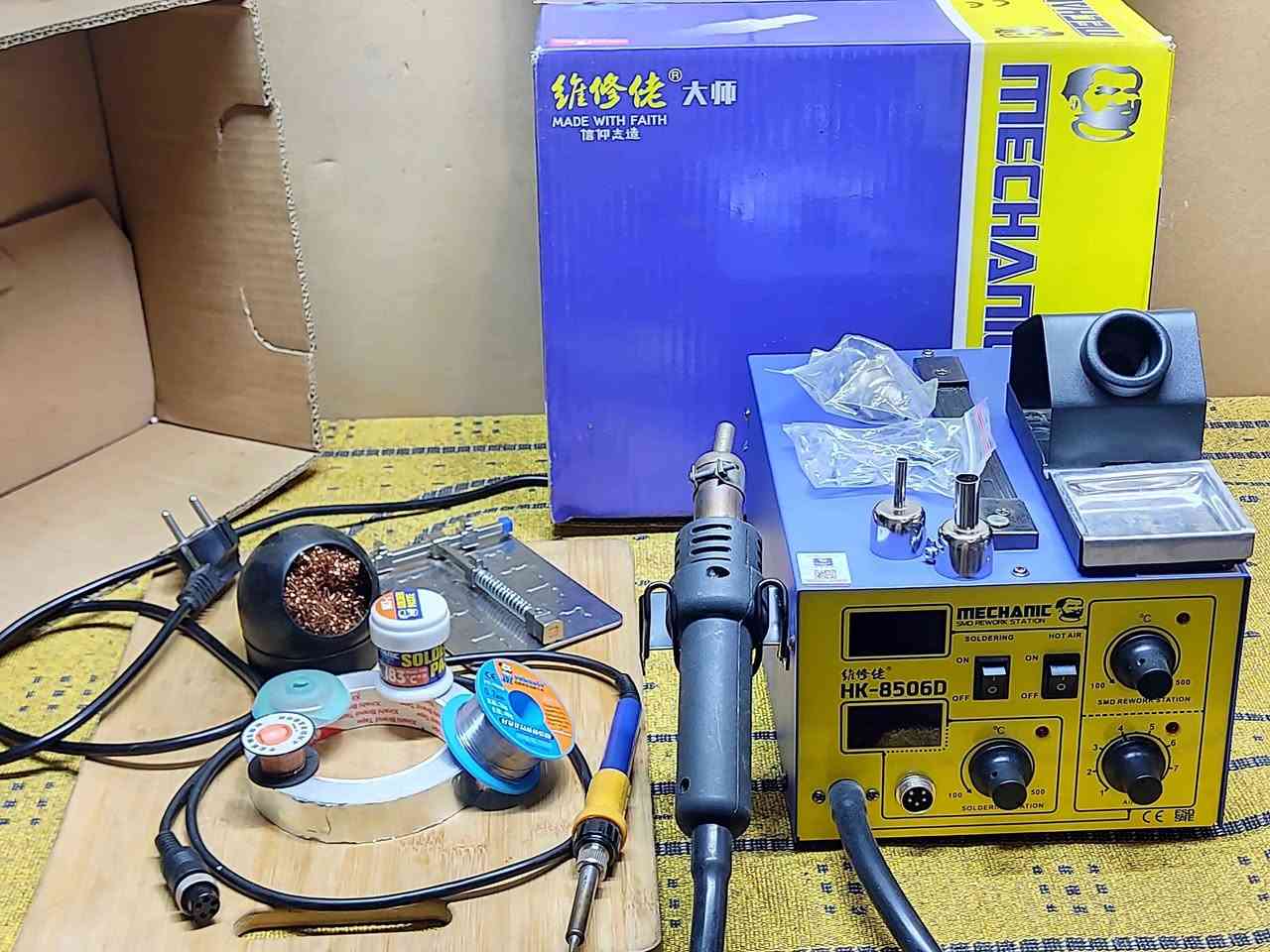 الموصل اربع اجهزة للبيع جديد شرط مشتغلات بس مال فحص 
*بور سبلاي
*كاوية مع مسخن هواء
*جهاز تسخين الشاشات
*افوميتر 
مع الملحقات الموجودة بالصورة 
السعر 200 الف مع مجال بسيط للشراي المكان موصل مع التوصيل *********** موصل, نينوى
