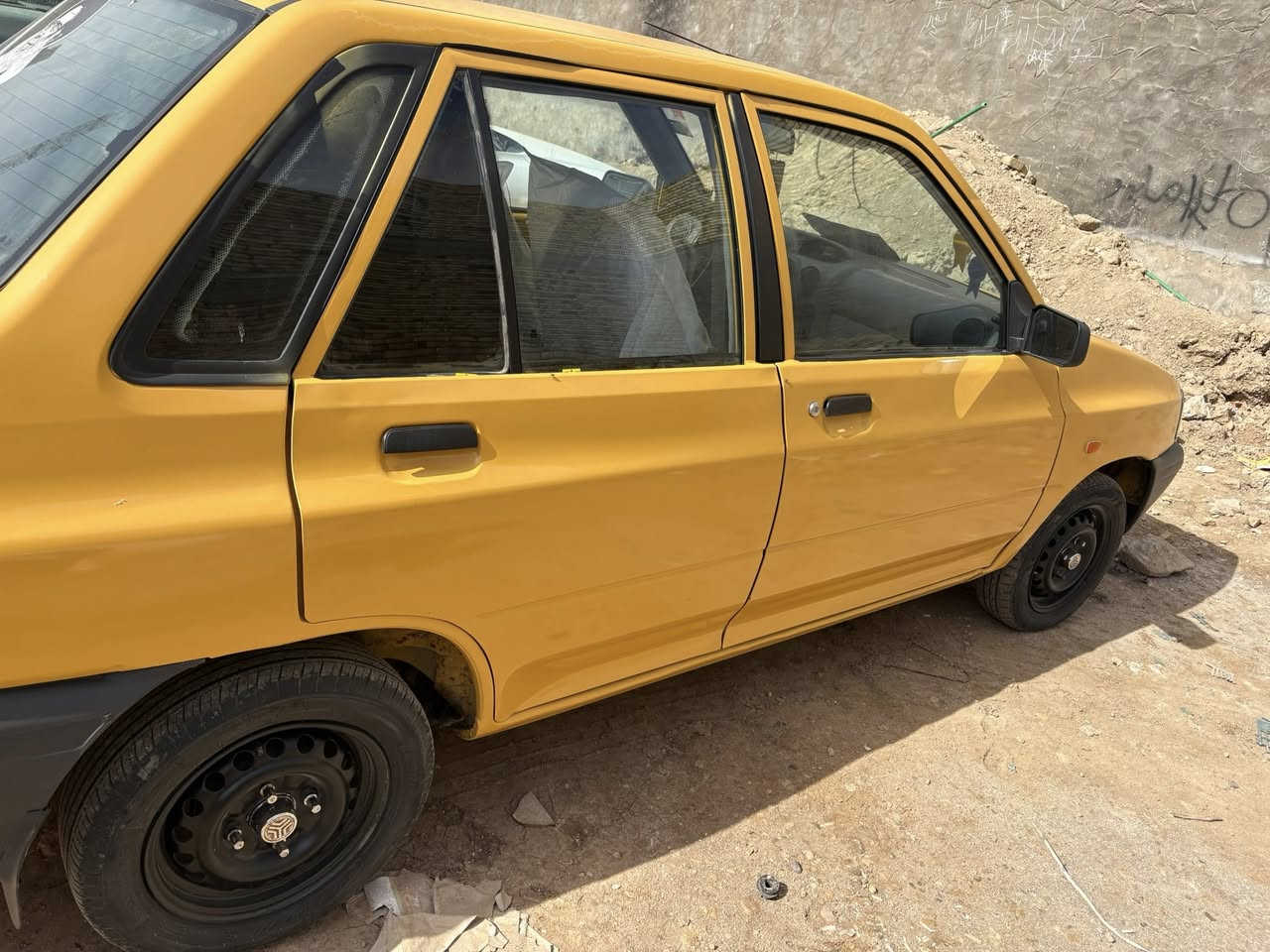 سايبا ٢٠١٢ مكينه تبخر كير جديد حداديه جديده تخم تاير دبلات السياره معمرة خياسات ومصبوغة حزام مصفرة هيئه وغرامات السيارة جاهزة  السعرر ٢١ وبي مجال قليل 
***********
