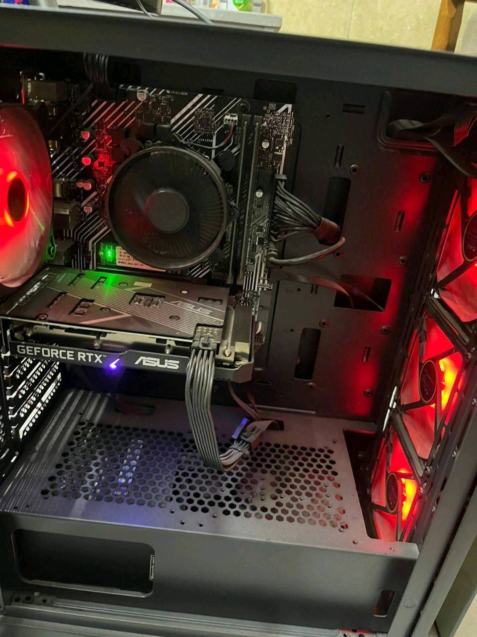 intercore i5-10400F معالج
NVIDIA RTX3060 12GB كرت شاشه

PRIME H510M-E مذربورد

16GB DDR4 3200 رامات 

SSD SATA 1TB هارد

HHD 1TB هارد 

SSD NVMe 128GB هارد

باور سبلاي 600 واط ماركة fsp تايواني

شاشه منحنية 
24
sonic view 144هرتز 

1ms mode 

Full HD 

يوبي اس  بطاريتين توه مبدل بطاريات مصار 20يوم يطول فوك نص ساعة  

كرسي كيمنك

 وسماعة  كيمنك

وكيبورد ميكانيكي jertech

 وماوس red dragon

ماوس باد حجم 90*40 اضائة rgb

واي فاي جديد 600 متر 

كيبل واي فاي 25 او 22 متر مستخدم قليل واصلي لكيبل

السعر النهائي مليون

*********** 

بغداد  

سبب بيع بسبب 24 ساعة في العمل وماعندي وقت