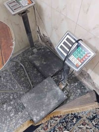 ميزان كهرباء وشحن ثنين سعر 150قفل07878783431