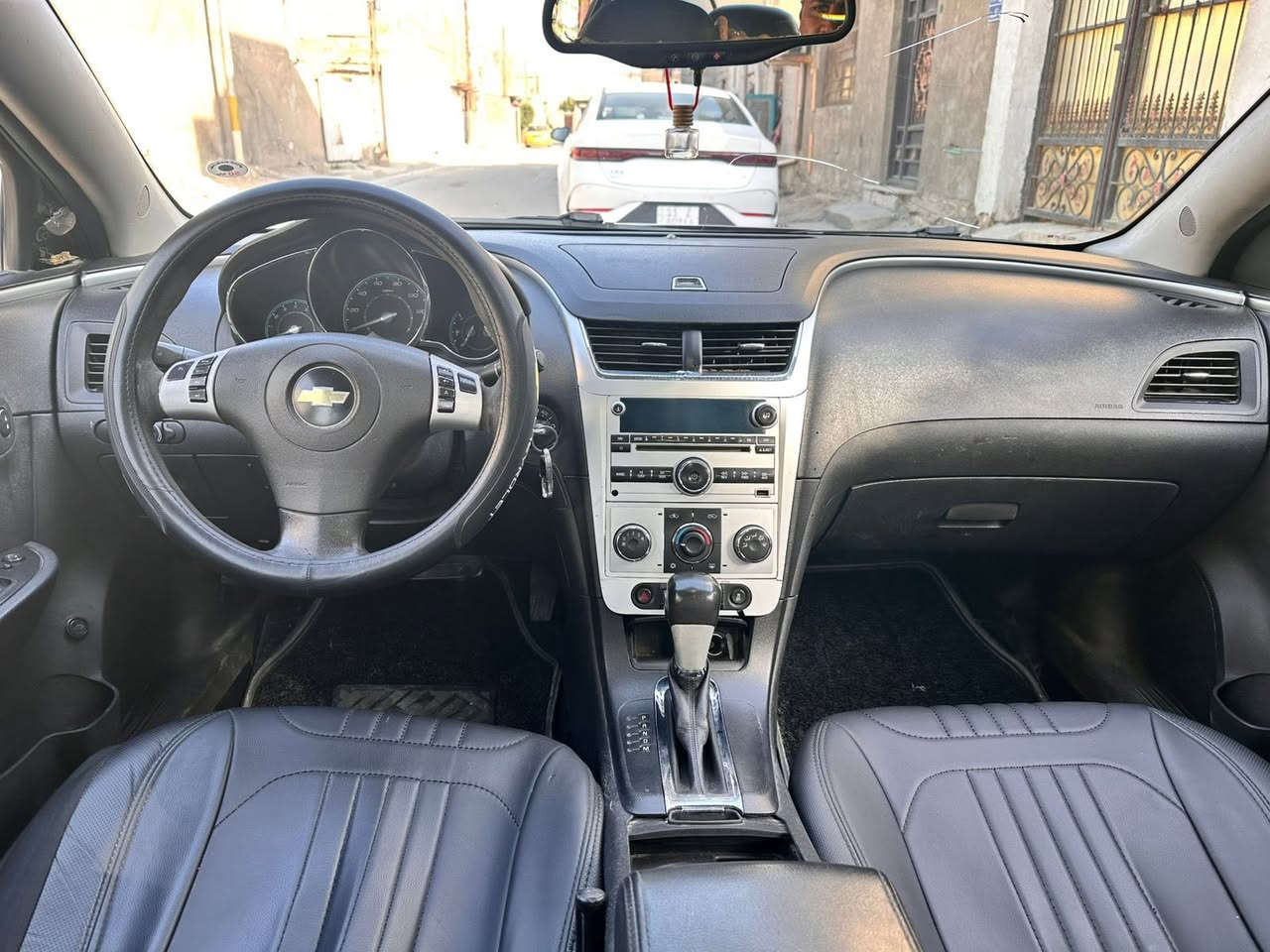 السلام عليكم ماليبو موديل 12 محرك 2400 لاصرف ولا تبخير السياره داخل جلد جيد تحكم ستيرن حاكيه تبريد تدفئه كله شرط تخم تاير.جيد 
السعر (80) ورقه وبيه مجال مكان السياره بغداد (***********)
 السونار مرفق بلمنشور.. وات ساب متوفر
