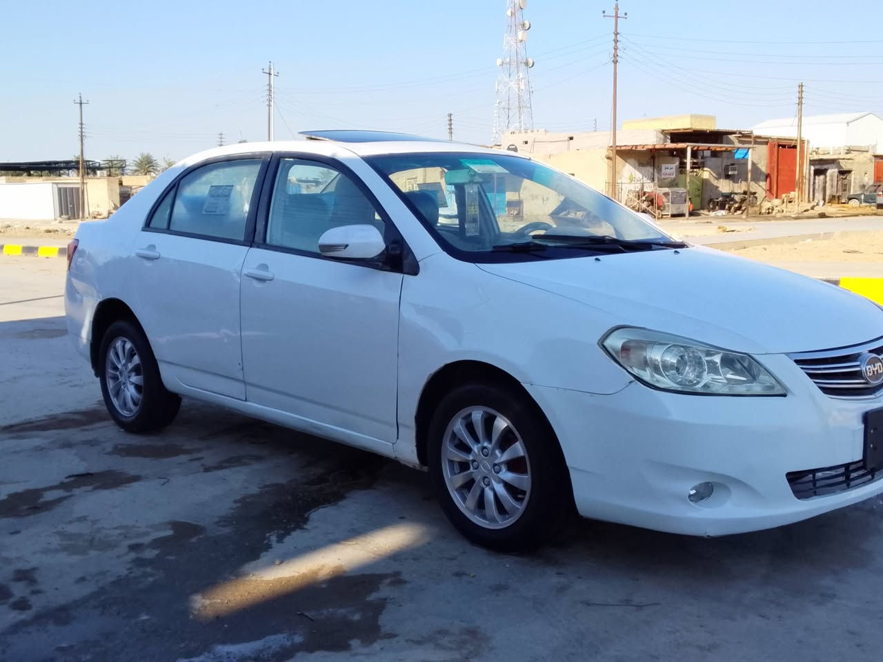 سلام عليكم سياره البيع بي وايدي  سياره خير من الله كير مكينه جديدات، تخم تاير جديد شرات، بصيطه صبغ كهربائيات شغاله تبريد يريد بس غاز سياره مزاد وزارت داخليه  تترقم بغداد الحسينيه /
سعرها38/مكاني الناصريه قضاء رفاعي  /رقم/***********
