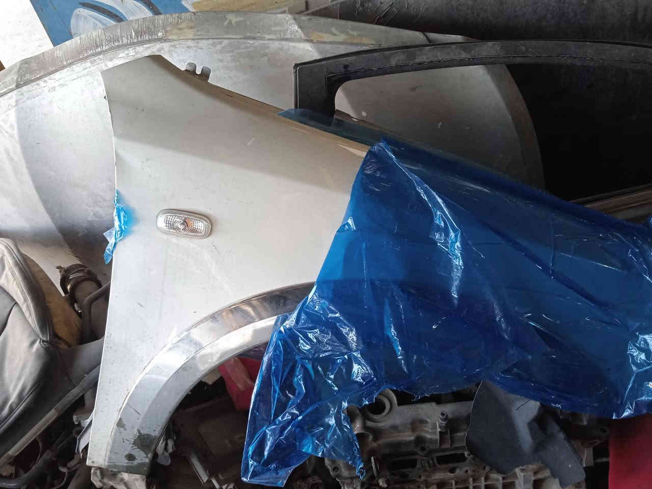 سلام عليكم غراض سوناتا دشبول مضلع
وجاملغات يمنه مضلع وقديم
ووياله امريكي قياس ١٨
مكاني حله حي الصناعي
رقمي ***********
