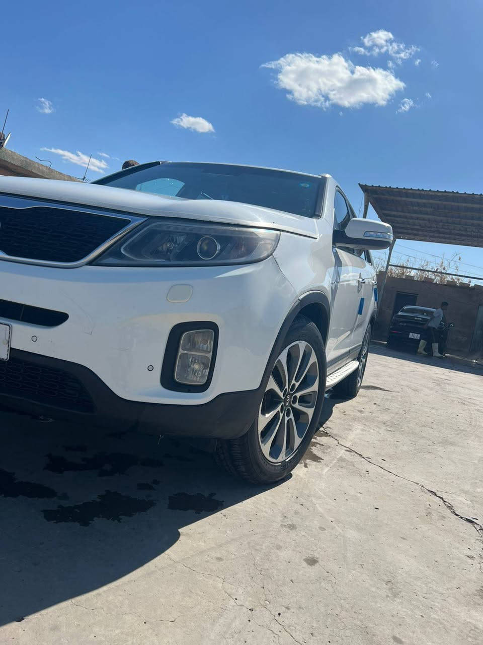 السلام عليكم سورنتو خليجي للبيع سيارة فول عدة الفتحة سيارة 6 سلندر مكينه كير تبريد  مكفولات تخم تاير جديد السيارة جاهزة من كلشي موديل 2015 سنوية وهزة جديدة لل2031 
 السعر 175 وبيها مجال حق الجية 
للتواصل: ***********
