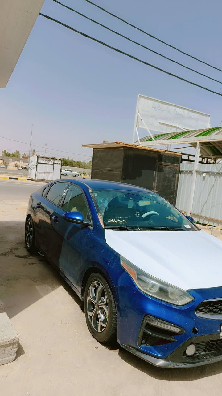 سلام وعليكم سياره فورتي مديل 2021 كير ايتي جديد شاده مال كصه حادثها فقط بنيد وبارد بالباب الخلفي قليل سياره نص فول ***********كربلاء طويريج السعر 140وبيه مجال

