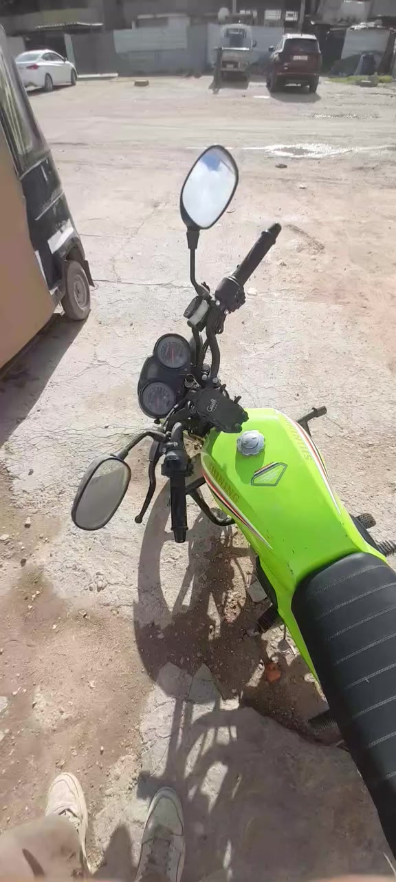 سلام عليكم 
عندي شايينك لون اخضر  موديل 23 طالع بل25 مكمرك وكامل مكاني بلدورة  [[[[سويت حادث كلش بصيط بيها وأريد أبيع على وضعيتها ]]]]ملاحظة ما مشتغلة دلفري ابد اني صاحبها  الثاني ]]]]]بيها نقص ستاند وصطي وعدد الكيلو متر واكف 
سعر(( مليون  )) وبيها مجال 
*********** واتساب 

[[]]]]][[[[
*********** بدون واتساب
