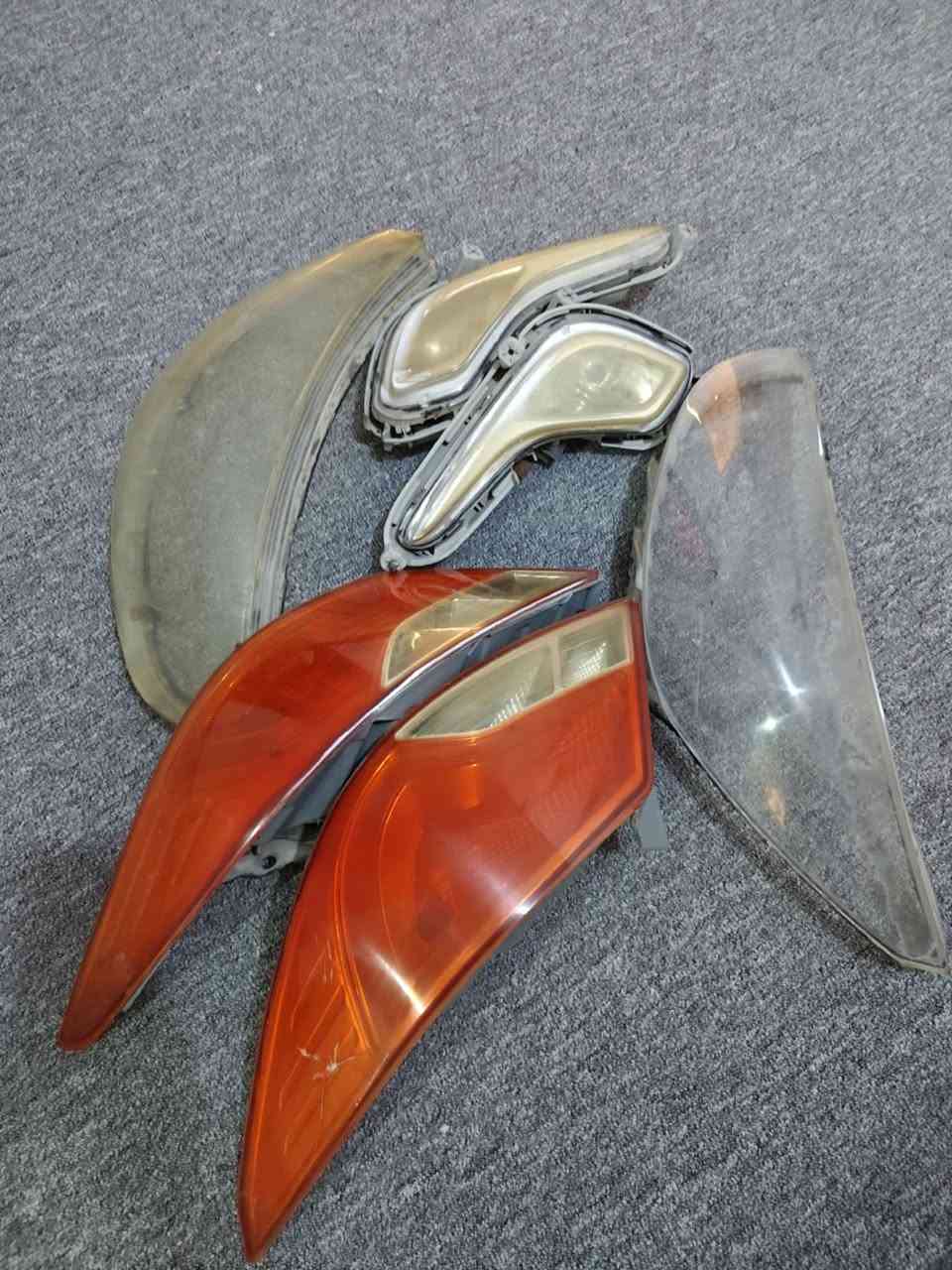 خوان غراض سياره اكسنت لايتات الوره ولايتات الكدام الزقار سكن+جامات مال الايت الكدام مابيهن شي بعنه سياره وضلن سعر 75 بلاش مكاني البصره كرمه***********
