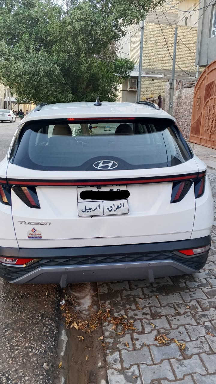 توسان 2020 مواصفاته معروفه
اربيل 
مكفولة من الصبغ
والضربه
عدا الموضح بالصور دحجه بسيطه على وضعه
عداد السرعة 86  حقيقي
السعر. 184
الموبايل ***********
