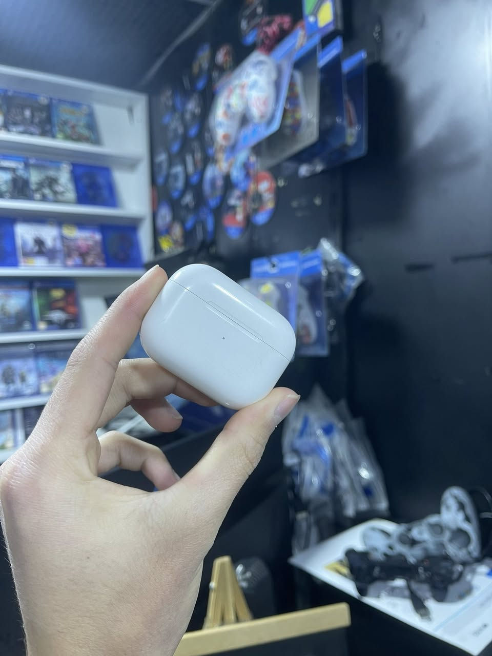 ايربود الجيل الأول (برو) اصلي نضافه100/100 مستخدمه قليل 

للبيع سعره 85الف فقط مكان رمادي شارع السينما 
***********
توصيل متوفر
