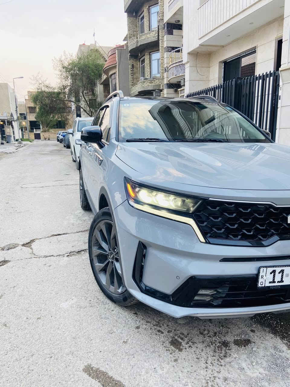 تحيه طيبة
سورنتو موديل 2022 ١/١ وارد امريكي والحادث مرفق 
كل ابوشنات الذكيه التحتاجها بيها من رادار وحساسات وكامرات وحتى شفتات استيرن 
السياره 5 كامرات محيطيه 360
المقاعد الاماميه كهرباء وتدفه وتبريد 
المقاعد كلهن جلد بالون المميز والمقصوره الخلفي منفصل (Vip)
الصندوق ذكي بس توصل يمه يفتح تلقائي
السياره دفع رباعي وفول اقتصاديه لان محكرها 2500
سياره موصفات بيها متنعد من بنوراما وشاحن لاسلكي وكل كشن بي شاحنه و5عدسات LED
الكشن يحفظ وضعيه الجلوس المناسبه لكل سائق عدد ٣ مود ماحجيلك عن نضام الصوت بيها رهيب
مكان السياره بغداد / زيونة📍
السعر /220 وبيها مجال 
للتواصل راسلني خاص


**إذا كنت صاحب هذا الإعلان وتريد حذفه لأي سبب، رجاءا أرسل رسالة إلى الدعم الفني**