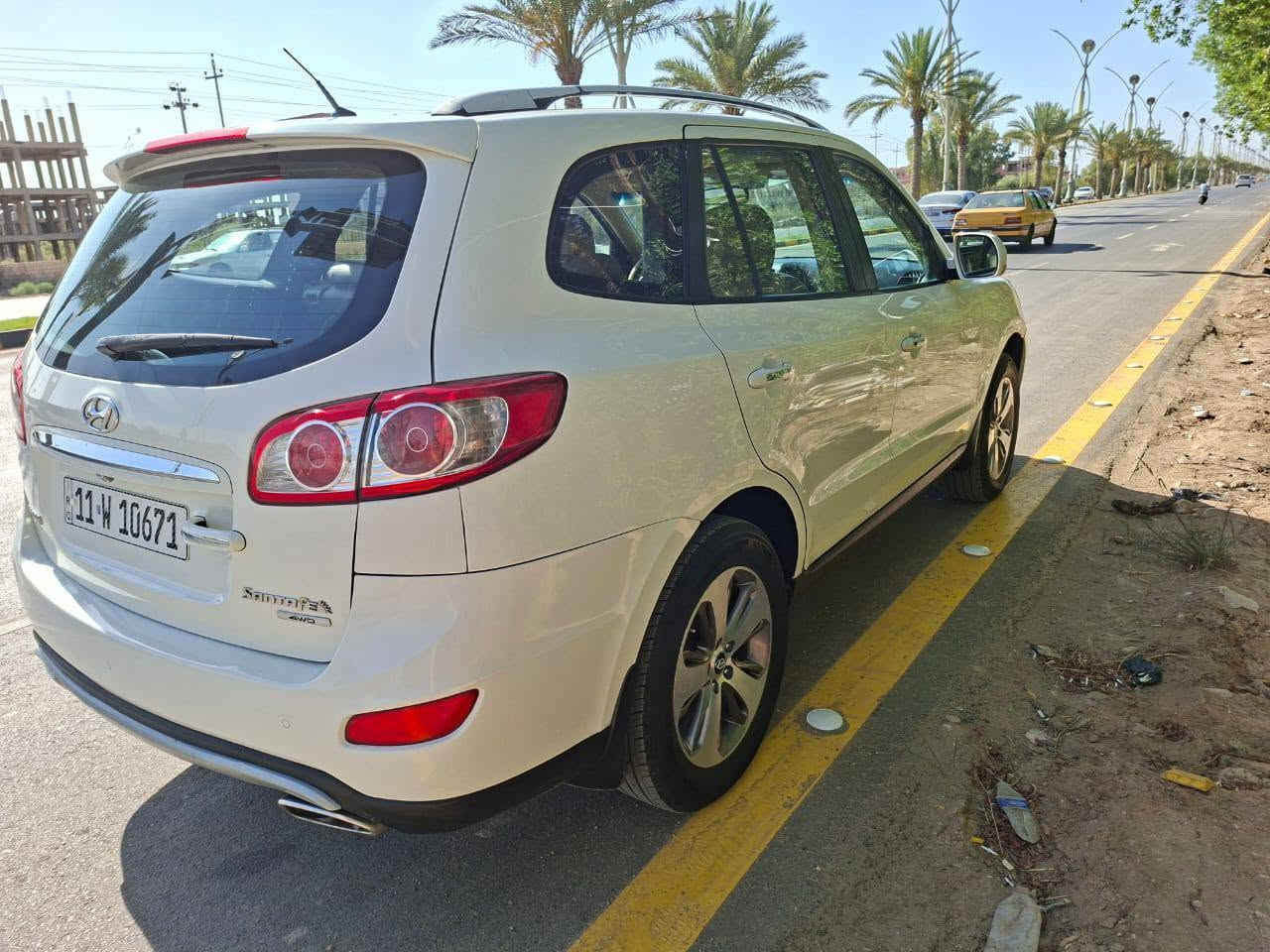 السلام عليكم
سنتافيا 2012 خليجي فول مواصفات 
فور ويل 4×4
بصمة تحكمات فتحة
تبريد 3 قطع
7 راكب
ويل كب فراشة 
مكينة 4 سلندر 
رقم بغداد انكليزي
مكان السيارة بغداد 
السعر 145 وبيها مجال 
 ***********
