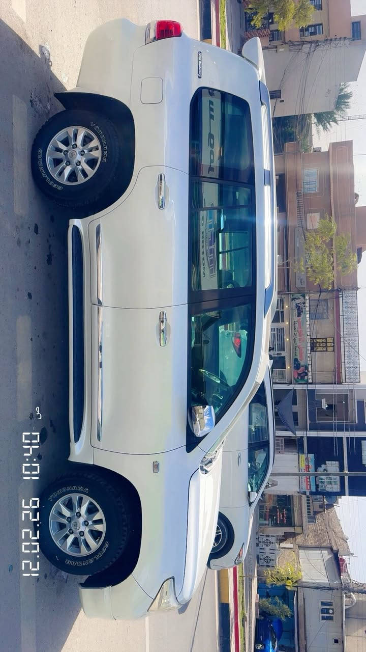 السلام عليكم لاندكور2011  ستينيه جديده على وضع الشركه ماشيه200الف السياره مكفول من الصبغ عد الدعاميه  واني شارح التفاصيل بل فيديو  المكان البنوك السعر 33الرقم *********** بيع فقط
