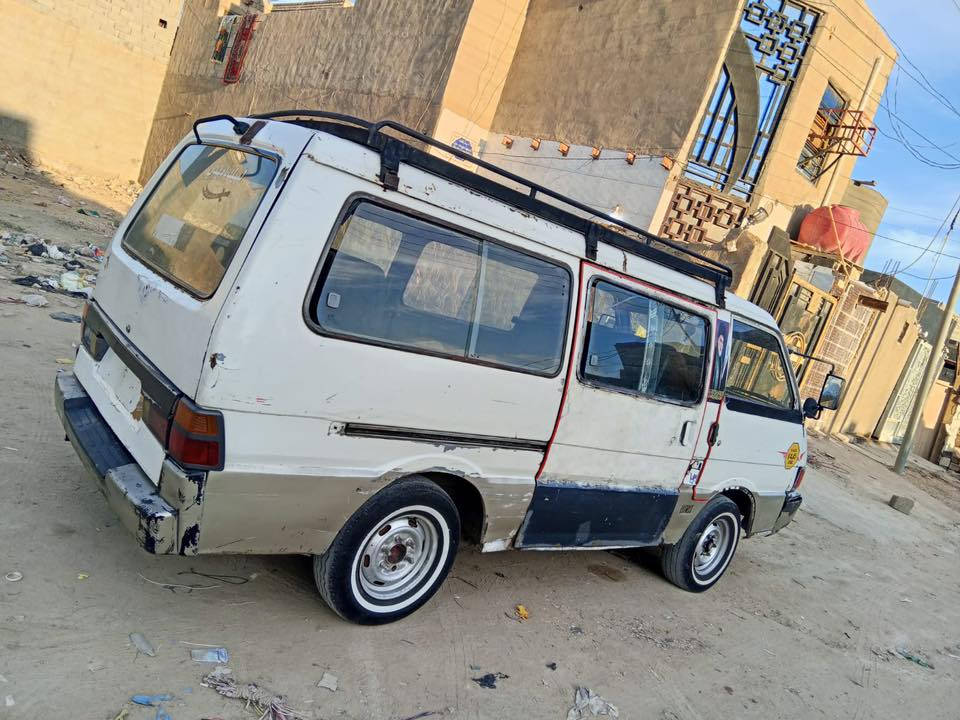 السلام عليكم كيه بسته مديل 93رقم احمر خط حي العامل مصفره مكينه وكير نضاف سعره 23وبيه مجال ***********
