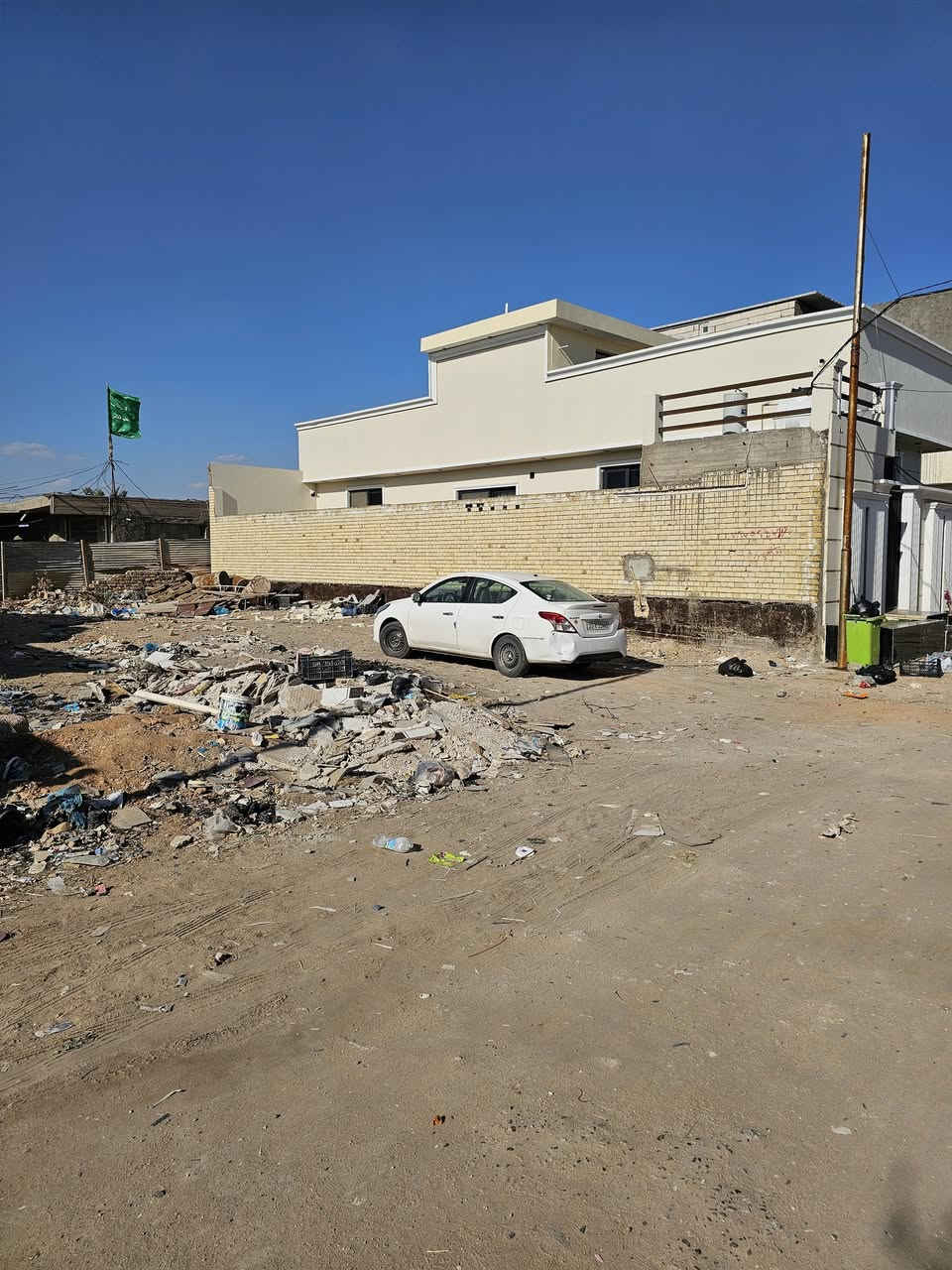 قطعه ارض زراعي للبيع المساحه 200 متر قريب الشارع العام جدا تصلح موكب او سكن مقابيل قريه الغدير من جهه المطحنه للاستفسار/***********
