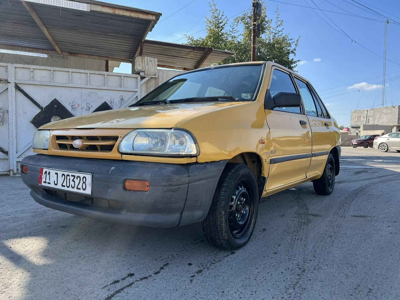 السلام عليكم سايبه مديل كير مكينه خير من الله شوااصي نضاف  صدر امامي خلفي تخم تاير كهربائيات شغاله سياره متعوب عليهه هيه غرامه مصفره  السعر ٢٦وبيهه مجال بصيط العنوان التاجيات قرب المرور الهاتف ***********
