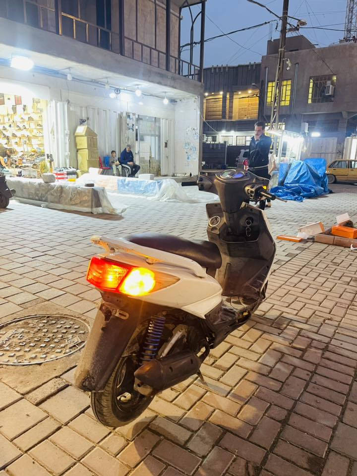 السلام عليكم للبيع دراجه سكنس فحل نوزل خطين دراجه ربع  نكره بكل وقت مكينه بلاديه خرسه  كهربائيات شغاله  دشبول هورن اشاير لايت دبل إشاره 475 مكاني بغداد الدوره شارع60رقمي ***********
