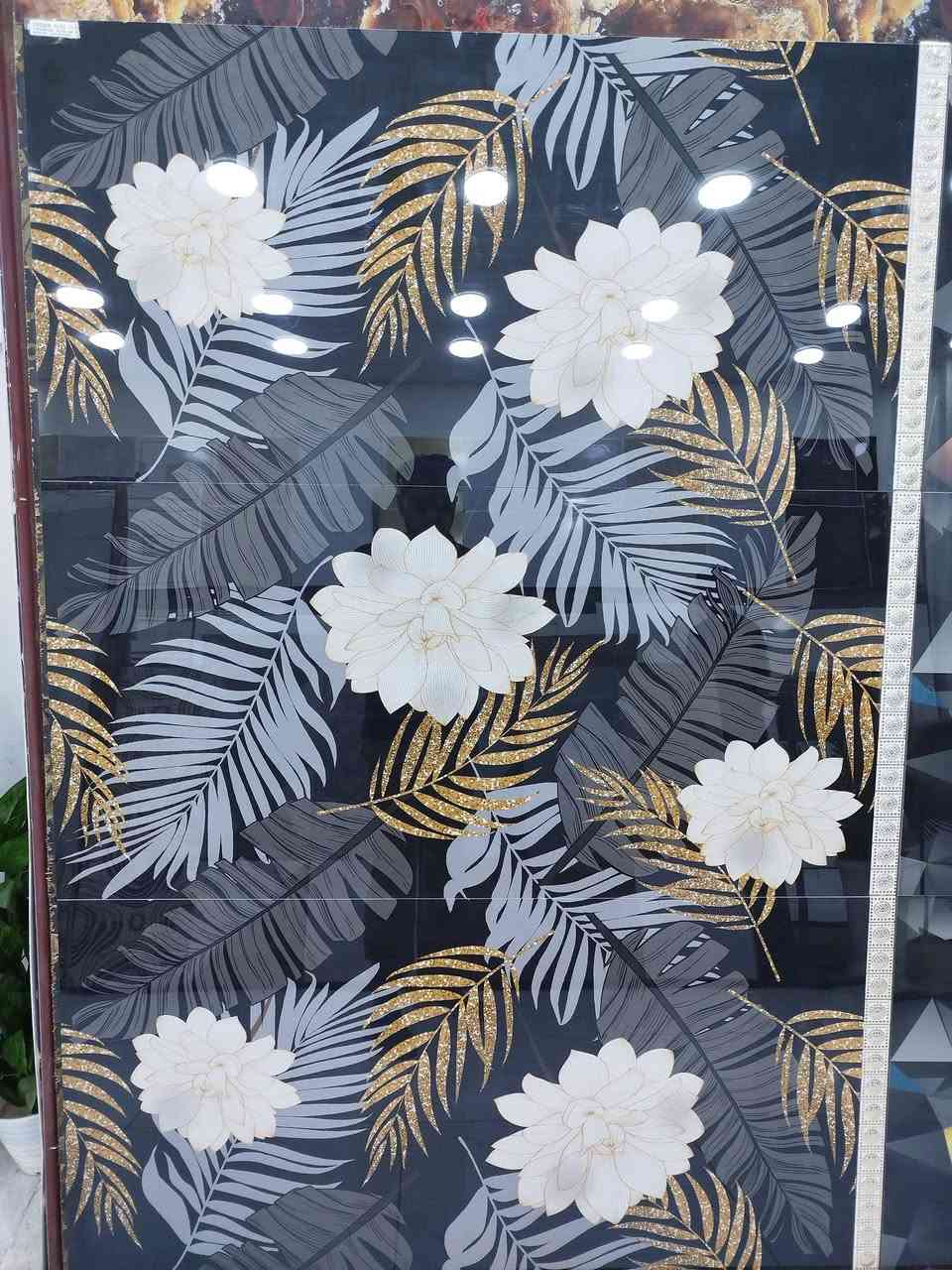 معرض امواج البحر للسيراميك والبورسلين والسقوف الثانويه والديكورات
لوح بورسلين هندي بتصاميم جديده والوان جميله 
      القياس 60×120
العنوان : ام قصر مقابل شارع 4 جهة المشروع 
قرب مطعم مندي الباشا
تواصل : ***********
