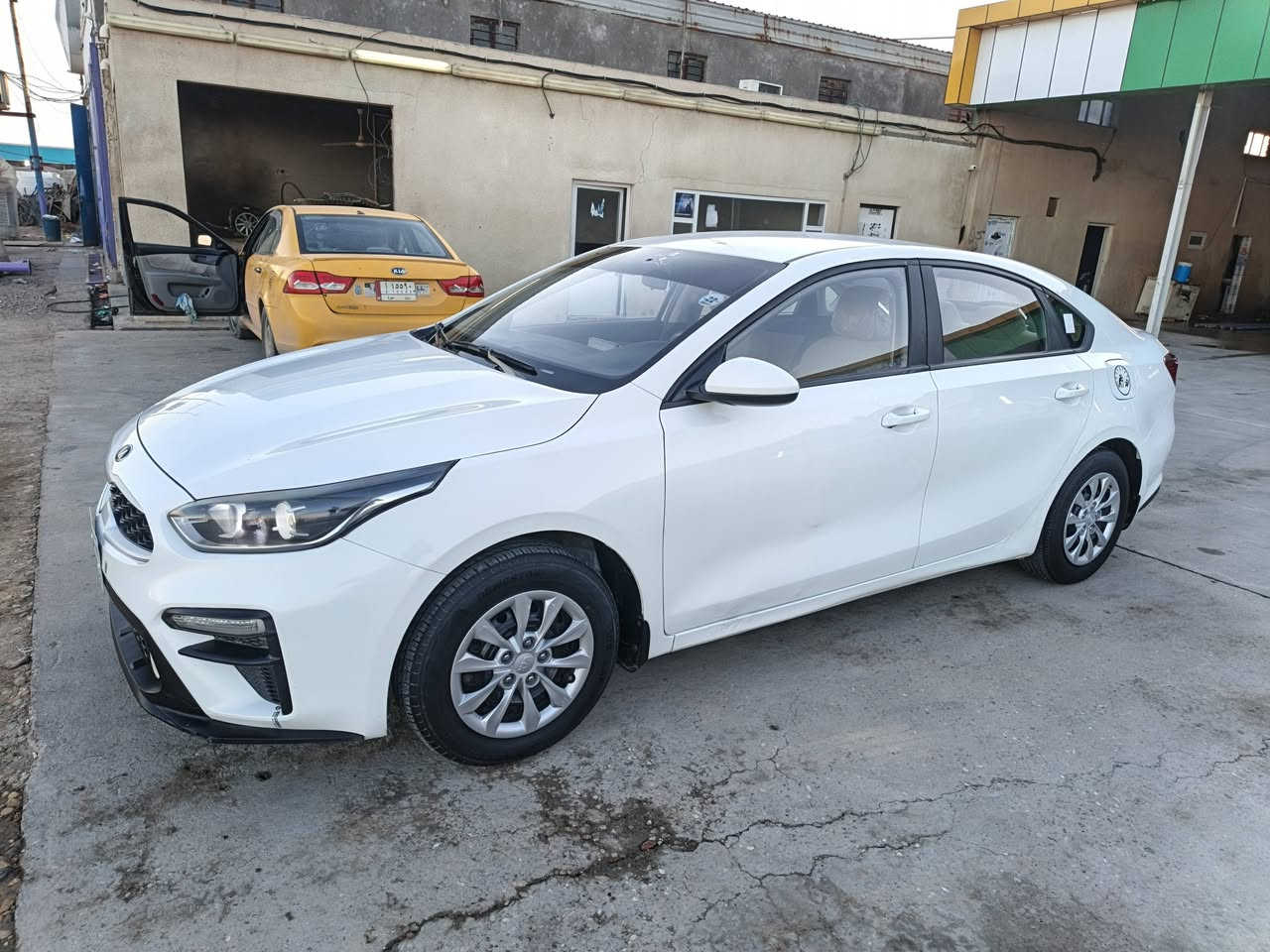 السلام عليكم كيه سيراتو موديل 2021 خليجي رقم ذي قار سنويه لغايه 2027  استخدام شخصي كفاله عامه ضربه وصبغ وتبديل وفتح فقط بارد بصيط كتاب الفحص مرفق بالمنشور استقطاع مباشر من الشركه وكاله مضمونه مكينه 1600 دوش شرط مامفتوحه ماشيه 77 حقيقي سياره جديده مكينه كير حداديه تبريد تدفئه تخم تاير جديد سياره من الداخل ومن الخارج  عل وضع الشركه مكان السياره ناصريه السعر 148 التصال ***********
واتساب ***********
