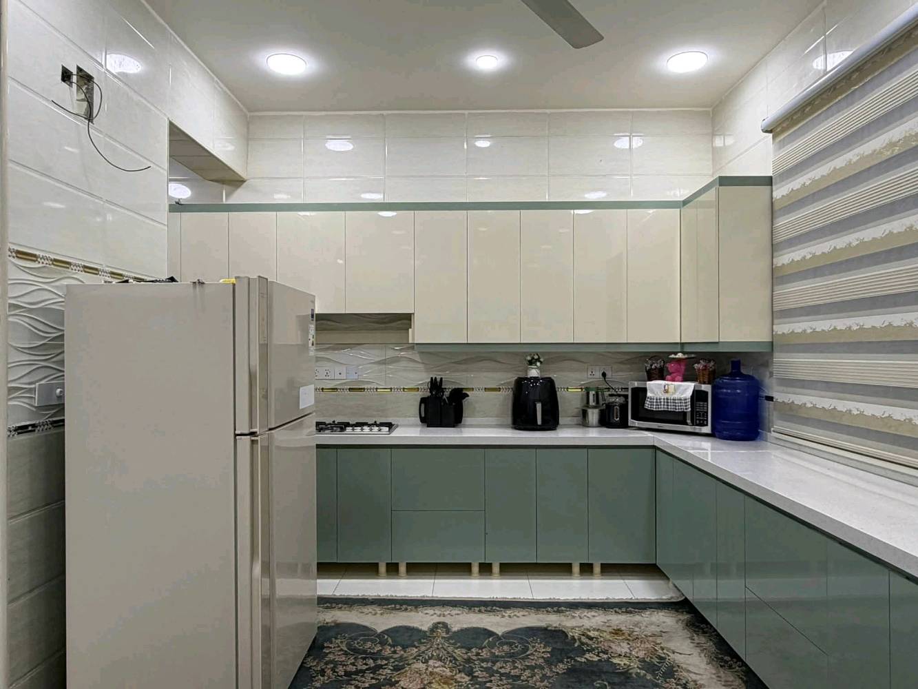 حلة / حي الإمام شارع الكابينات المساحة ٢٠٠ م طابو صرف طابقين بناء حديث ٦ غرف نوم سويتات