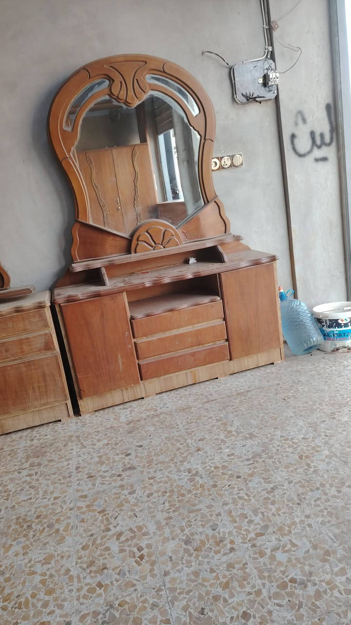 غرفه لبيع كاملا بس صبخ باقيلاسعر٥٠٠الف وبيامجال ***********

