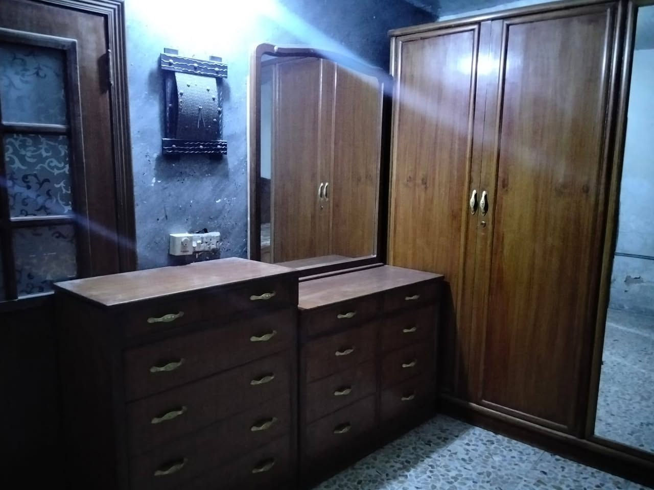 غرفه للبيع 600/***********
