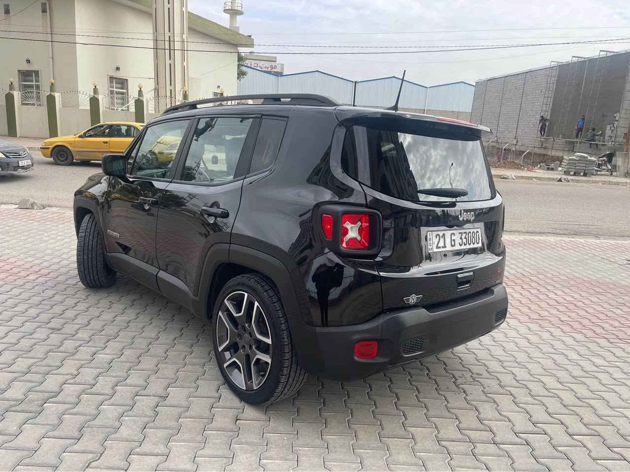 للبيع جيب 2021
سيارة جديدة كلش 
محرك 2.4 بدون توربو  مرغوب 
كير ومحرك بشرط مامفتوح 
سنوية جديد لحد ٢٠٢٨ بسمي وبيها بطاقة بنزين 
بيها جامرلخ سايق فقط بدون دواخل بدون ايرباك 
مواصفات 
ردار امامي 
حساس مراية 
ويل 20 
بصمة و تشغيل عن بعد 
هندبريك بصمة 
السعر 124 وبيها مجال للطيبين 
مكان كركوك 
***********
*********** كركوك, العراق
