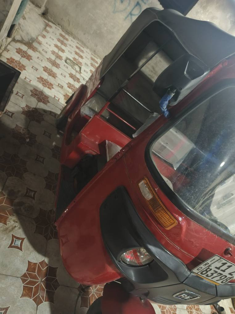 السلام عليكم ورحمة الله وبركاته  تكتك موديل 18مرقم السعر 5/250وبيهه مجال للاتصال *********** /***********وحياكم الله العنوان ابو غريب حي الشهداء
