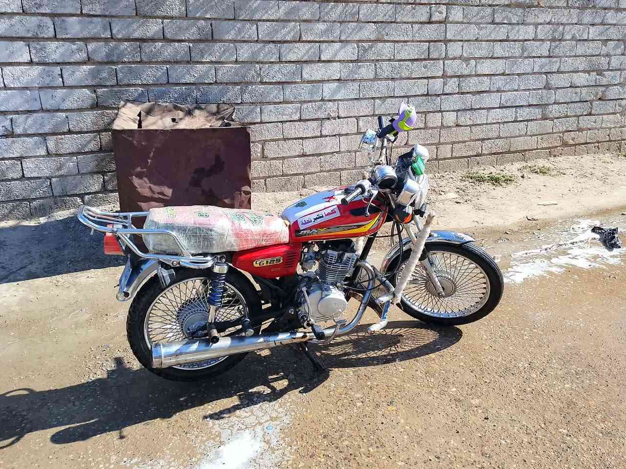 دراجه نامه للبيع شرط نشااط ومعدل فوول محرك شرط دمعه نص هندر كهربايات كلهاا شغاله السعر 350وبي مجال للطيبين خااص مفتوح بس اكثر شي اتصال متواجد واتساب موجود 
 مكاني بيجي اتصل وتدلل
***********
