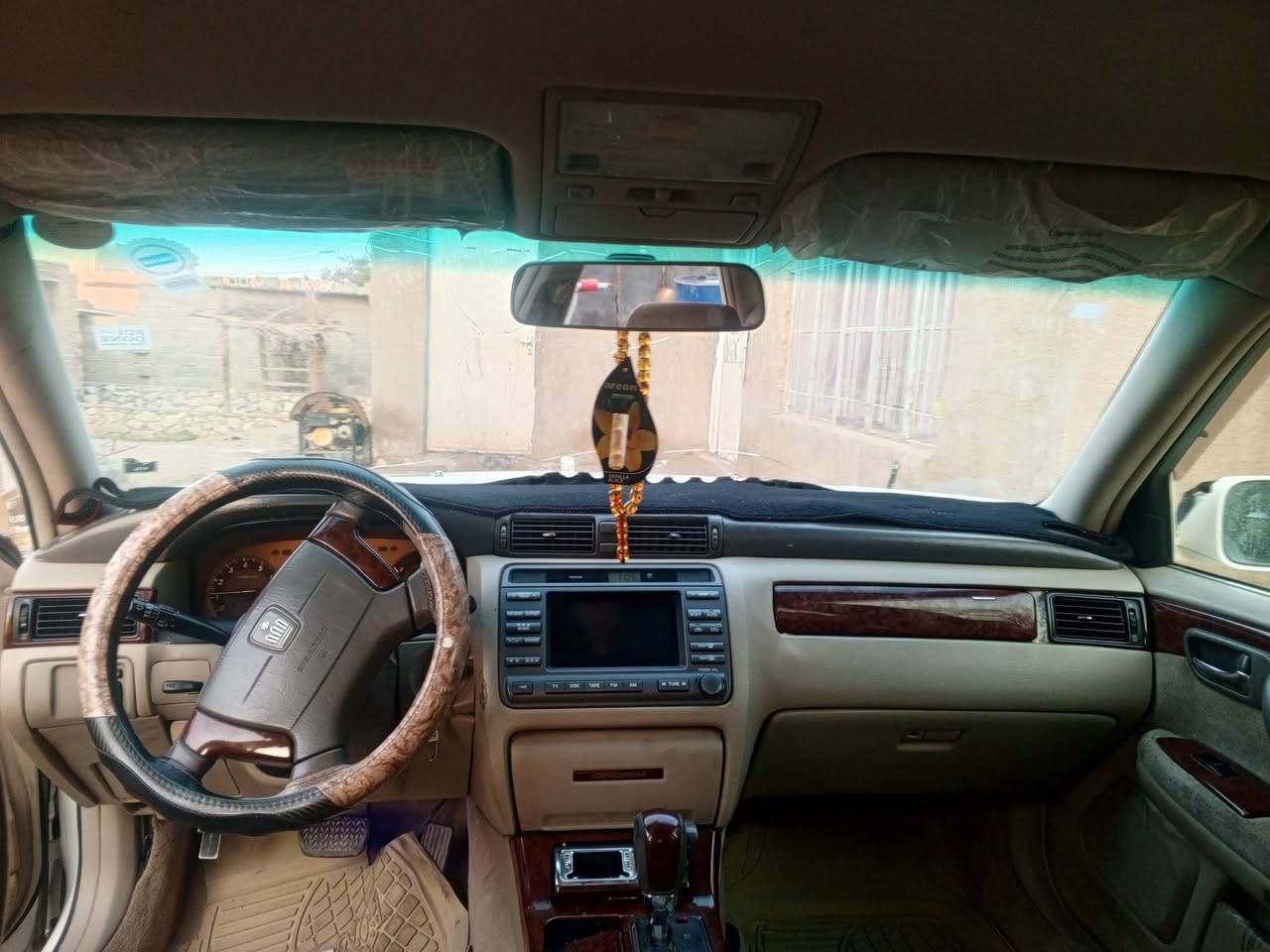 ملكه. كاعده ونصبتها تخبل
مكان حديثه
سعر 45وبيها مجال 
استفسار ***********
