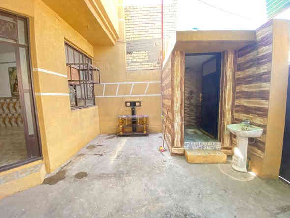 يا الله بيت للبيع مساحه 110 يحتوي على ثلاث غرف) الطابق  الاول غرفه +استقبال +هول ومطبخ وصحيات وكراج مساحه الغرفه الواحده 6×4+الطابق الثاني حمام ومطبخ وغرف 2 بناء طابوك وسقف الطابق الثاني سندويش كامل باقي فقط غرفه والمطبخ يحتاج لبخ وابياض فقط كما موضح بالصور العنوان دوانم الشعله شارع بيت موزان بالبدايه اول فرع عرض الشارع 9 متر قريب على شارع5 كيلو  كامل الخدمات السعر.  (80)  وبي مجال  رقم الهاتف ***********
