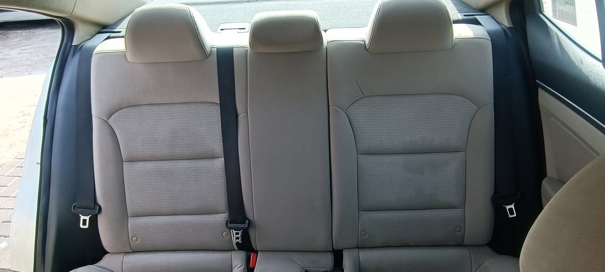 السلام عليكم  النترا للبيع 2017 وارد امريكي ضرر مقدمه البنيد فقط بدون فتح وبيهه باب خلف الصدر مبدل بالعراق وبارد بالجاملغ الخلفي
سياره جاهزه دواخل بالجيس  مكينه 2000 دوش تخم تاير رقم جديد سنويه 2029 السعر 120 ورقه 
تلفون *********** 
بصره القبله
