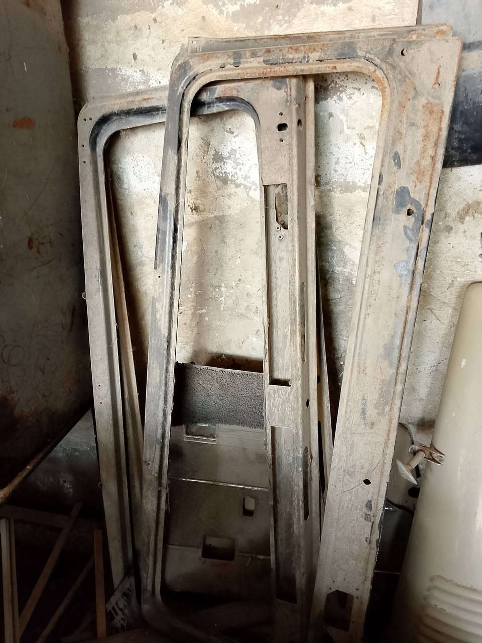 يوجد غراض لاندكروز بيكب أو بتره اكو جديد واكو مستعمل
المكان/ ديالى بلدروز 
***********
