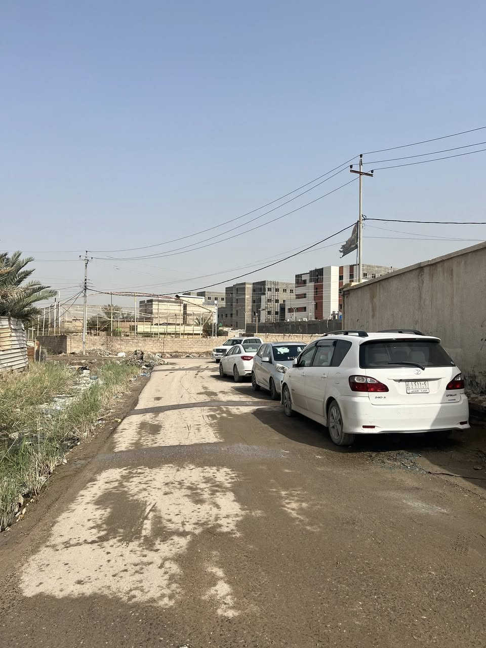 بيت للبيع في ابي الخصيب العوجه الوسطي قرب مستوصف الصديقه الدار وقف شيعي يحتوي على ثلاث غرف نوم وصاله ومطبخ  واستقبال وحمام داخلي وخارجي  المساحه ٣٠٠م النزال ٢٠ والعرض ١٥    الموقع خدمي      السعر 50 وبي مجال قليل.                 الاتصال ***********
