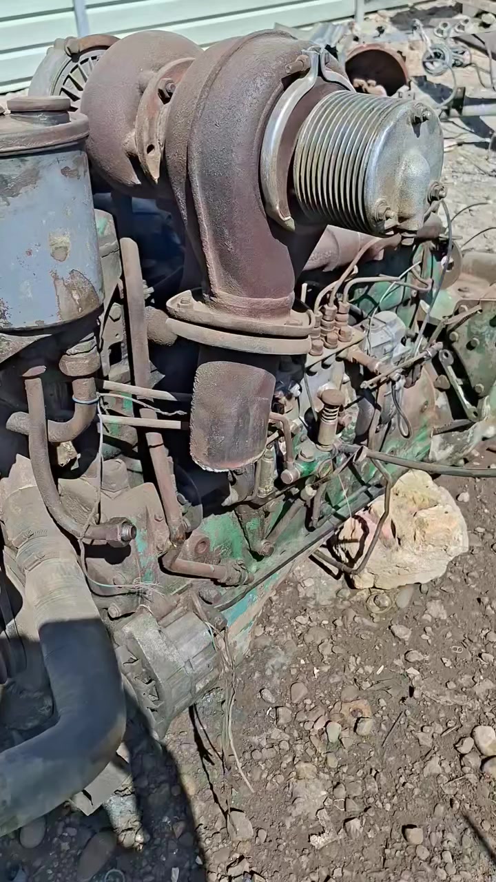 محرك اقجم سايس ٢٠ جديد ومحرك فالفوان ٧ البيع ***********
