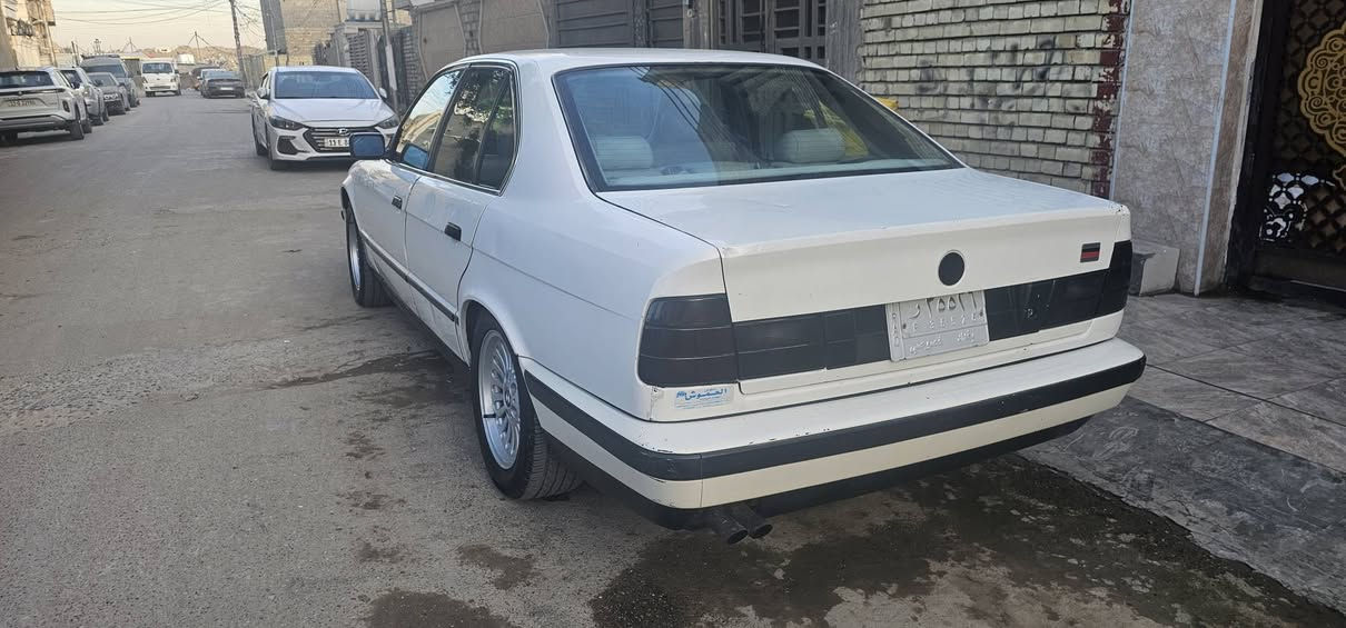 سلام عليكم بي ام  535 موديل 91  سنوية 29 بسمي تحويل مباشر  
كير عادي 
مكينة كير بطارية كهربائيات تخم تاير كلة كفالة عنوان بغداد الدورة تفاصيل أكثر ***********
