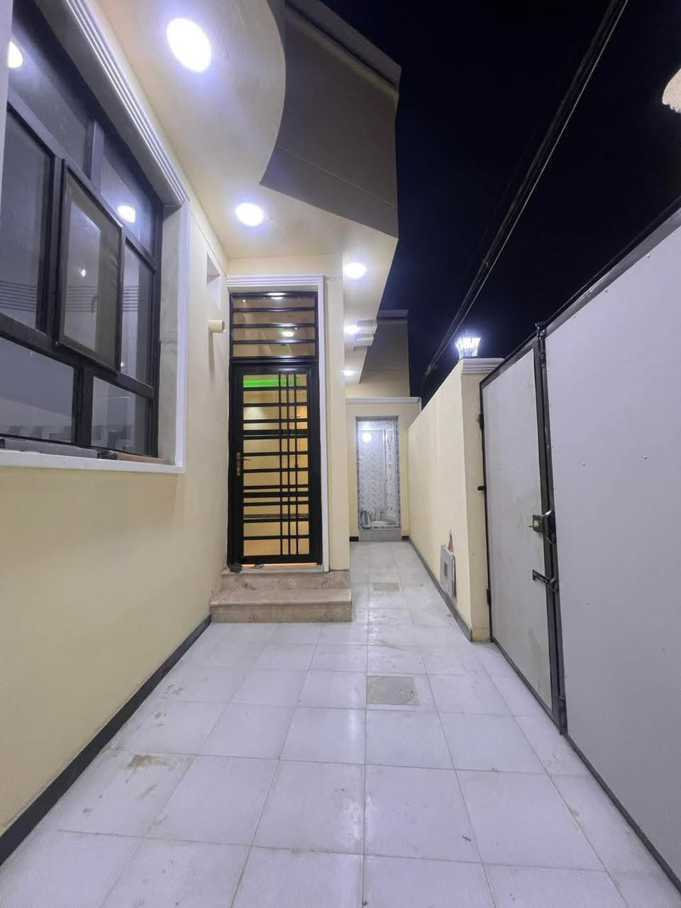 للبيع دار سكن   🏡 : حي التقيه الثالثه داخل مجمع الروان بدايه المجمع
مساحته : 110✔️

و واجهه : 10 م ✔️

____________________________________________

تفاصيل البيت ⬇️

 طابق واحد 

صاله ومطبخ وغرفة نوم 🛌 وحدة واستقبال وخدمات 🛀🏻

___________________________________________

                           ***********
