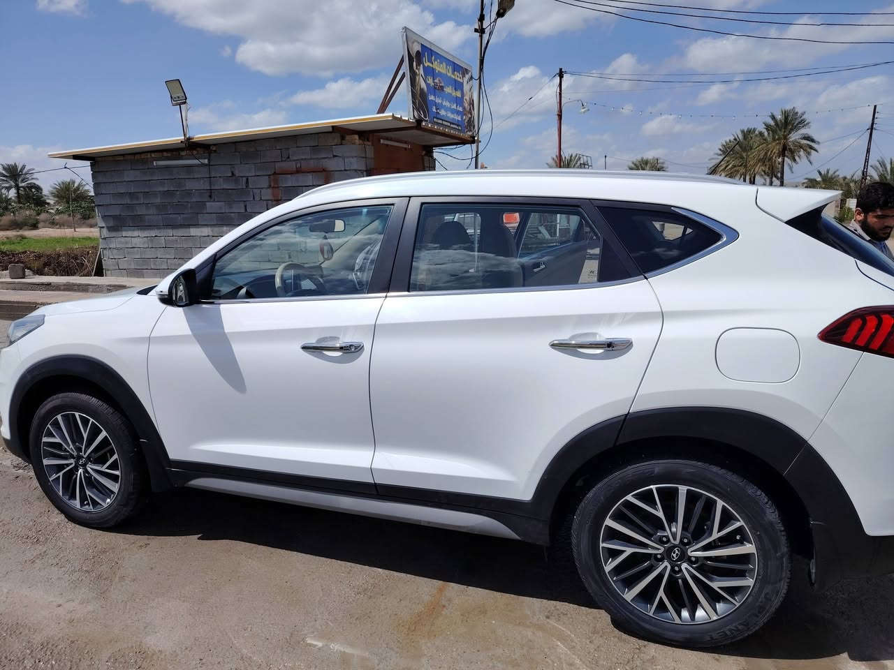 السلام عليكم توسان 2020  رقم بغداد بسمي خليجي كامل موصفات مابيه اي نقص جهازه من كلشي السعر 218 او بيه مجال الرقم ***********
