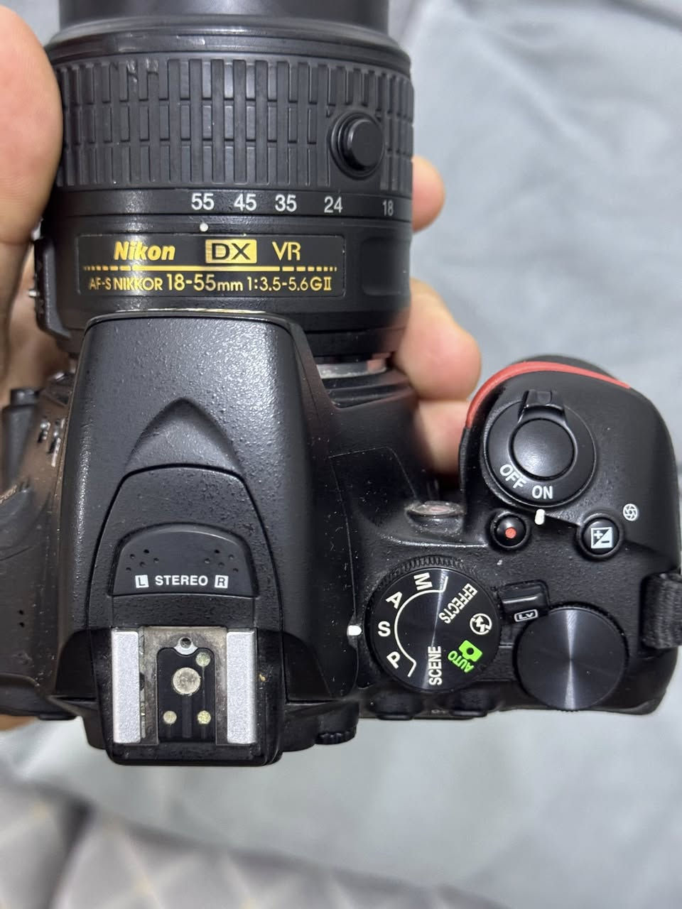 📸 للبيع: Nikon D5500 

📌 المواصفات :

• عداد الشتر: 21 ألف لقطة فقط (عمر افتراضي طويل جداً).

• الشاشة: لمس (Touch) متحركة 360 درجة (قلابة بجميع الاتجاهات).

• العدسة: الأصلية (18-55mm) مزودة بـ VR مانع اهتزاز.

• التركيز: نظام فوكس (Auto/Manual) مع قفل للعدسة.

• المميزات: دقة 24.2 ميكابكسل + نقل صور للموبايل (SnapBridge/Wi-Fi).

🎒 الملحقات:

• شاحنة + بطارية أصلية.

• رام ذاكرة تخزين٣٢

السعر ٤٥٠ الف


**إذا كنت صاحب هذا الإعلان وتريد حذفه لأي سبب، رجاءا أرسل رسالة إلى الدعم الفني**